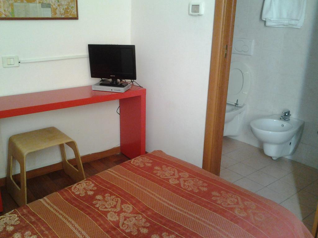 Hotel Perla โบโลญญา ภายนอก รูปภาพ